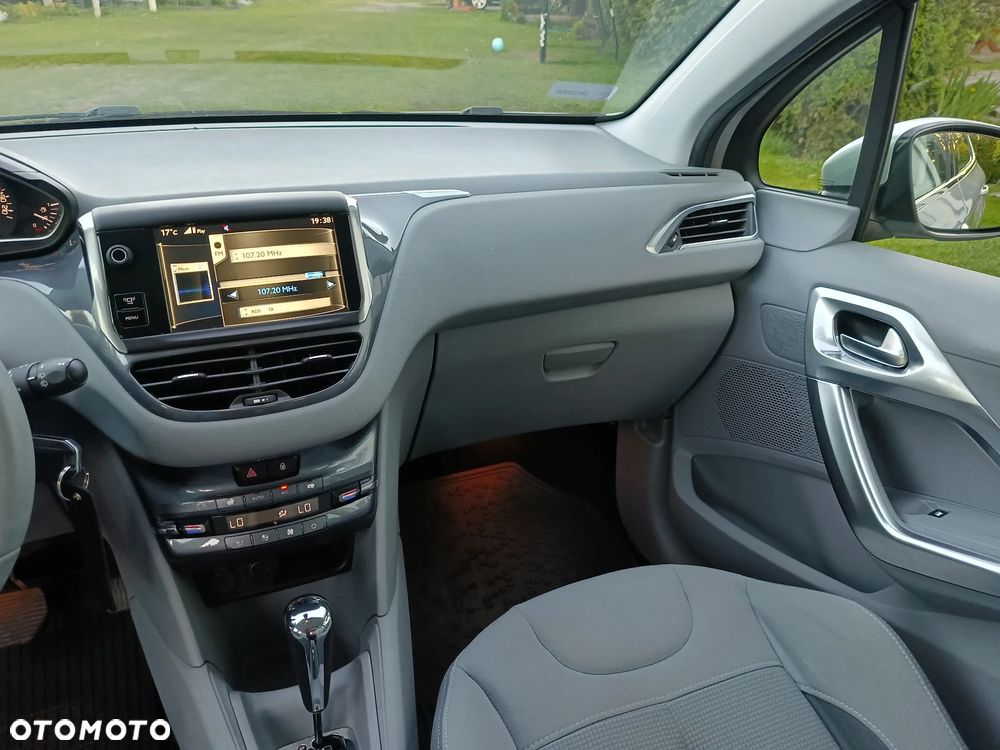 Peugeot 208 120 VTI Automatik Allure - 11