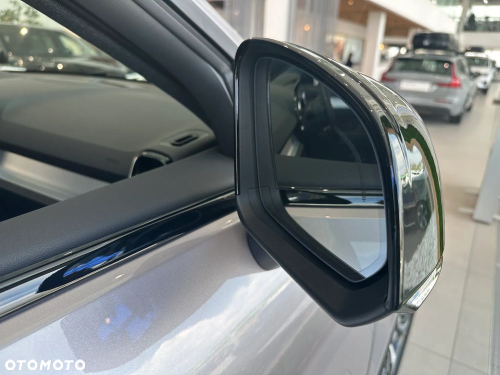 Volvo XC 40 B3 Plus Dark - 20