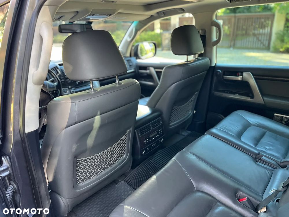 Toyota Land Cruiser - 32