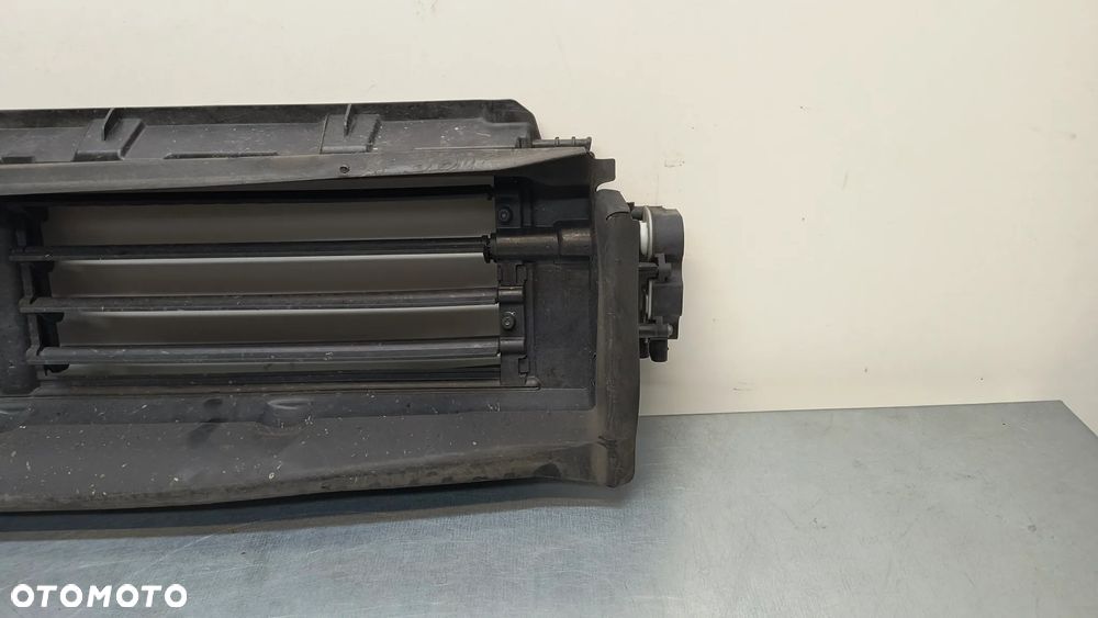 VOLVO XC60 II wlot dolna kierownica powietrza - 2