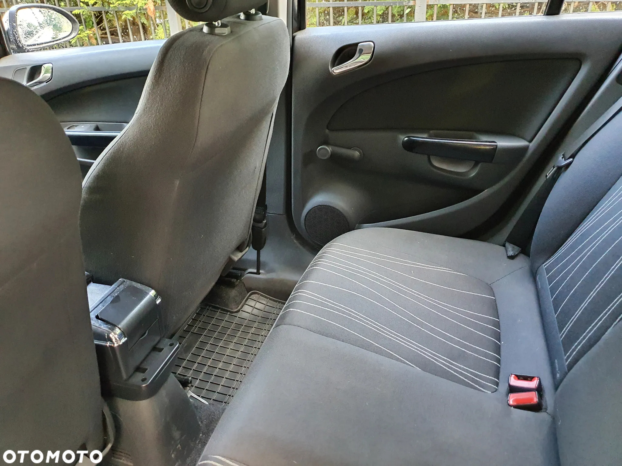 Opel Corsa 1.2 16V - 12