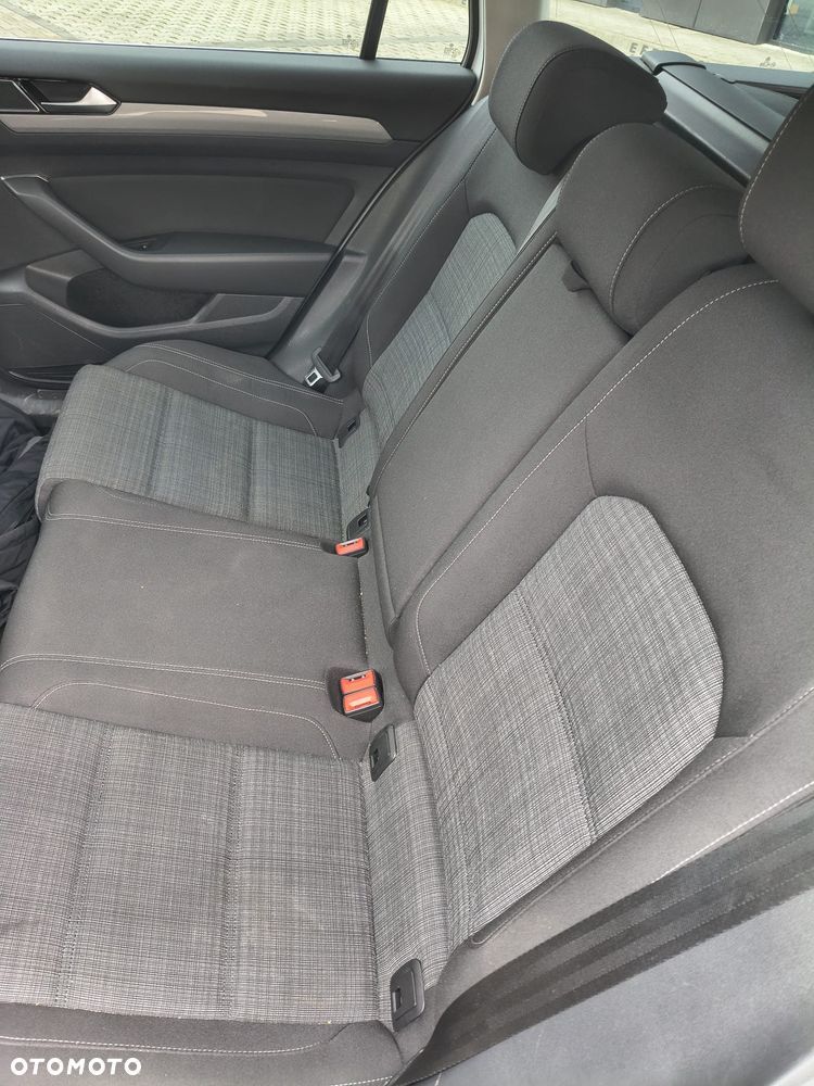 Volkswagen Passat - 14