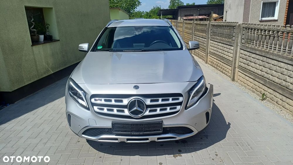 Mercedes-Benz GLA 220 d 4Matic 7G-DCT StreetStyle - 2