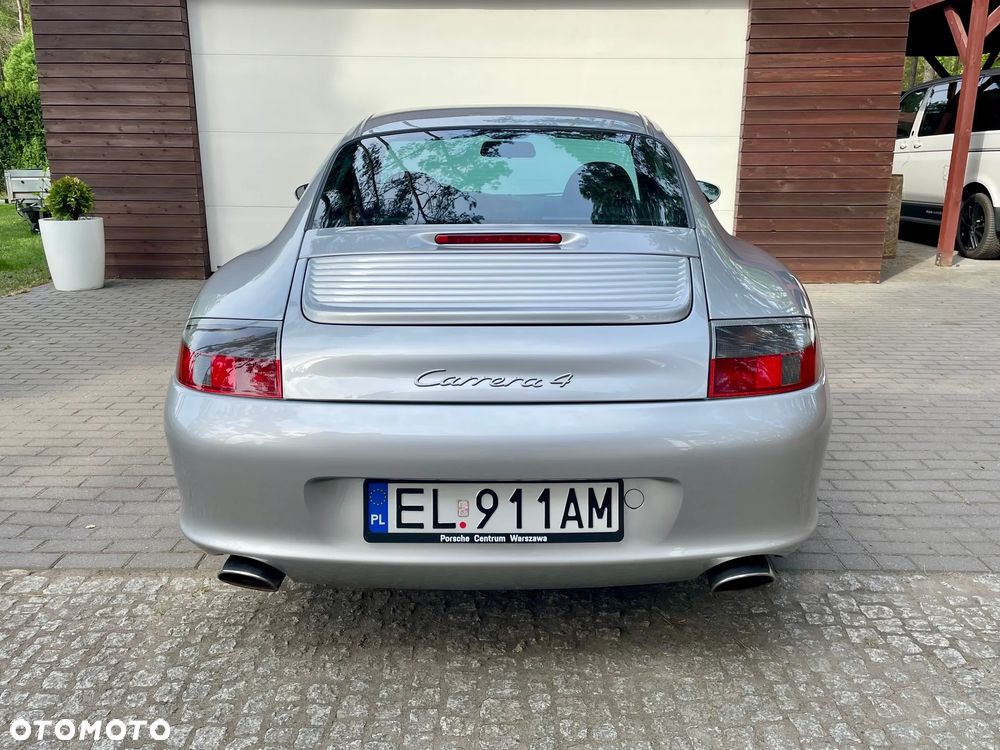 Porsche 911 Carrera 4 - 5