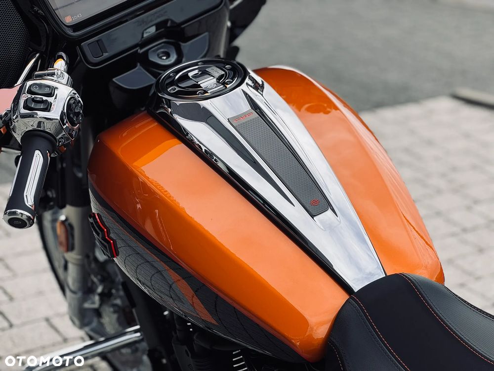 Harley-Davidson CVO Street Glide - 16