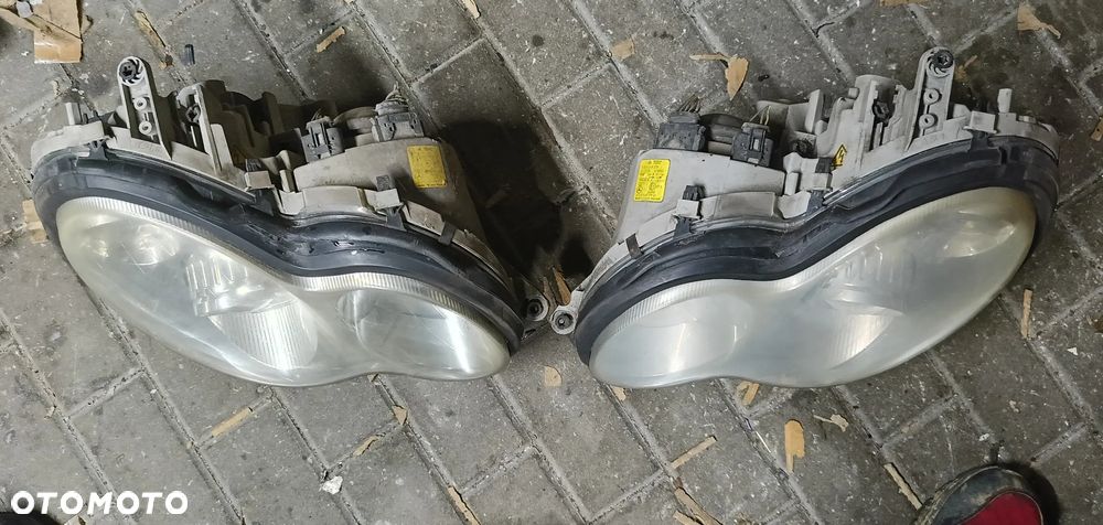 Mercedes C-Klasa W203 Xenon Lampa Prawa lewa Przód - 14
