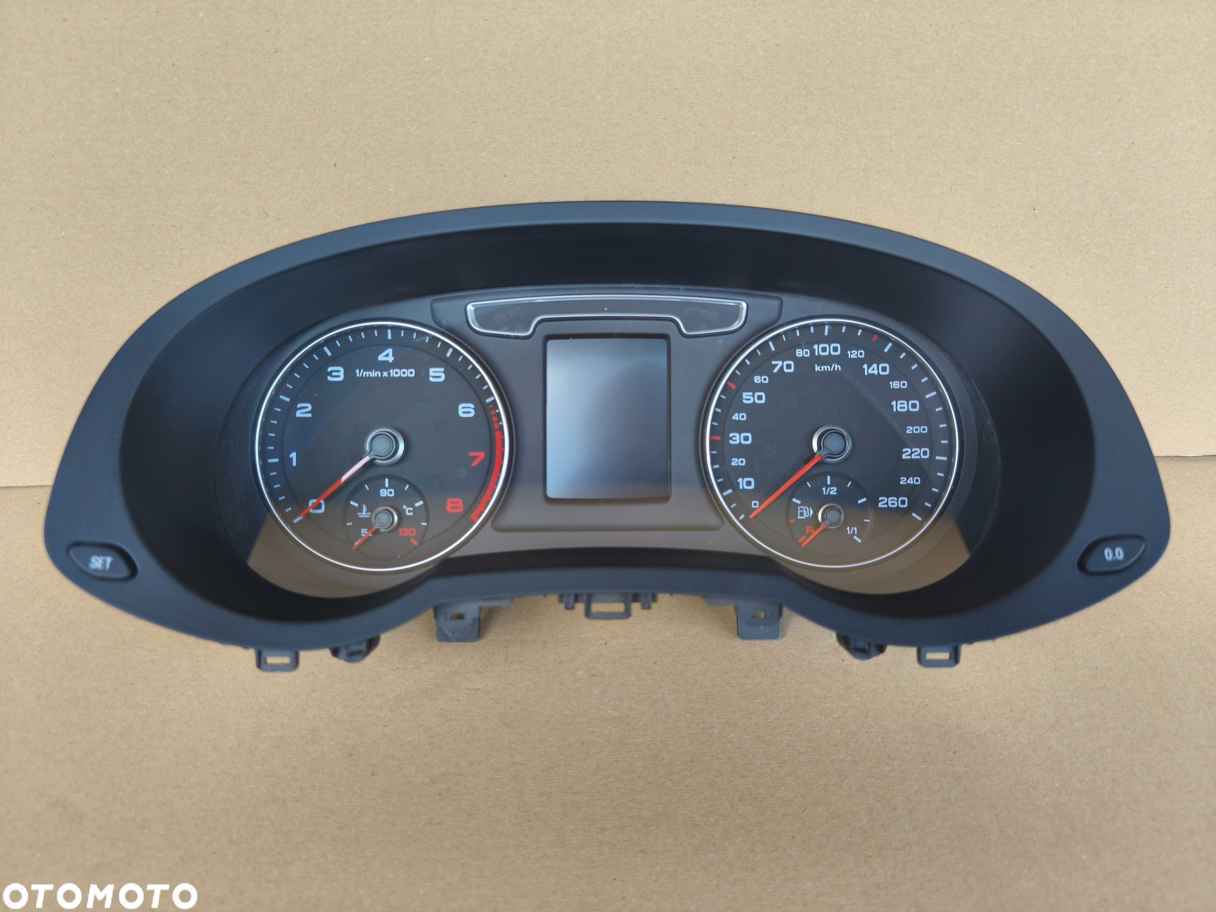 Audi Q3 8U0 licznik zegary prędkościomierz benzyna 8U0.920.940L - 2