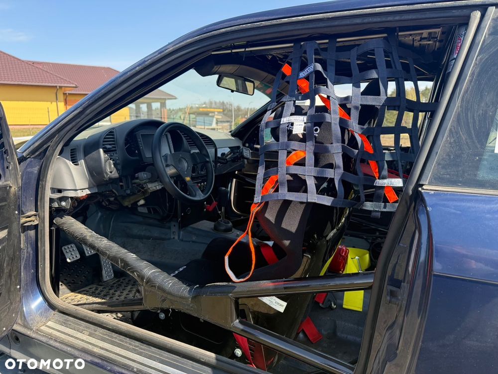 BMW Seria 3 318is - 2