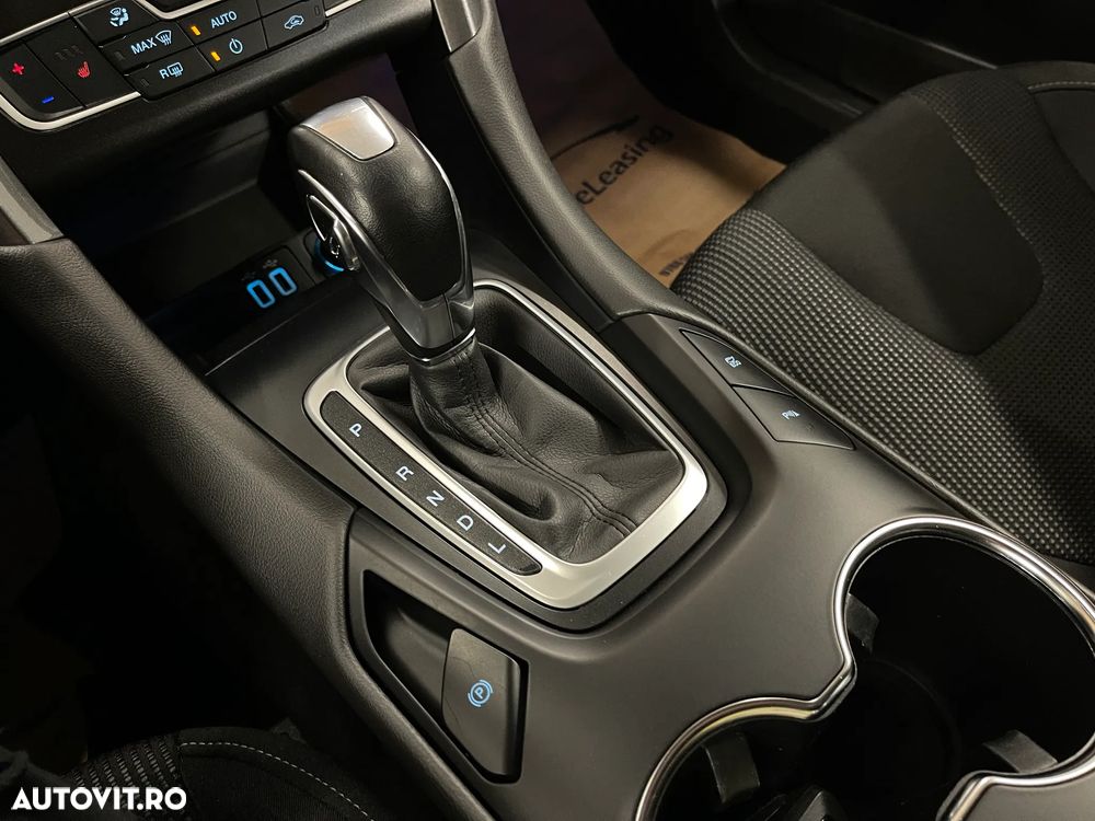 Ford Mondeo 2.0 HEV Titanium - 21