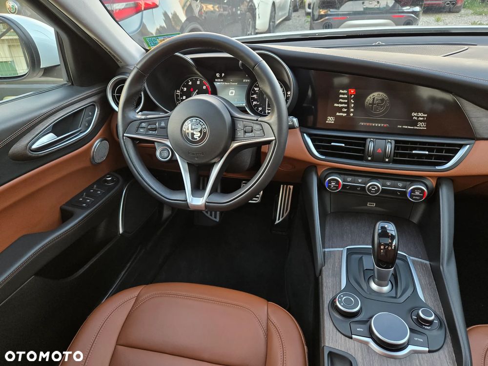 Alfa Romeo Giulia 2.0 Turbo 16V AT8-Q4 Ti - 38