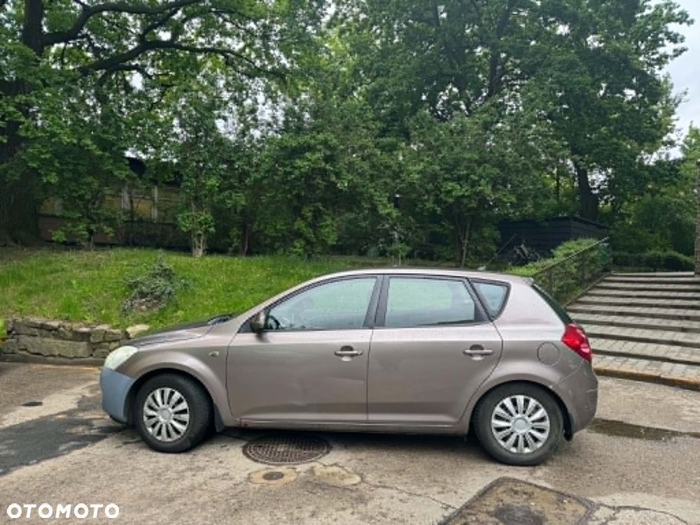 Kia Ceed 1.6 Crdi Comfort - 1