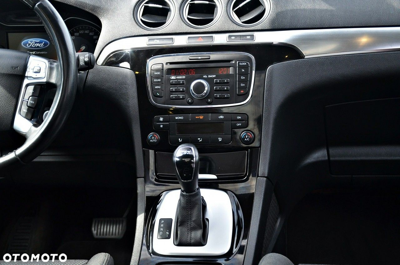 Ford S-Max - 17
