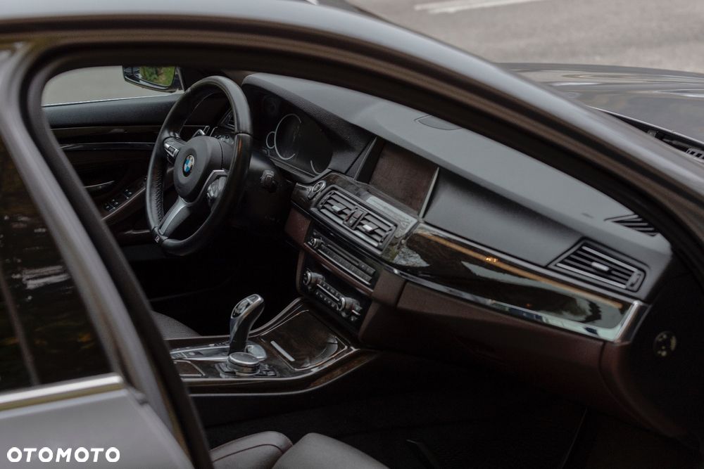 BMW Seria 5 530d xDrive Luxury Line - 4