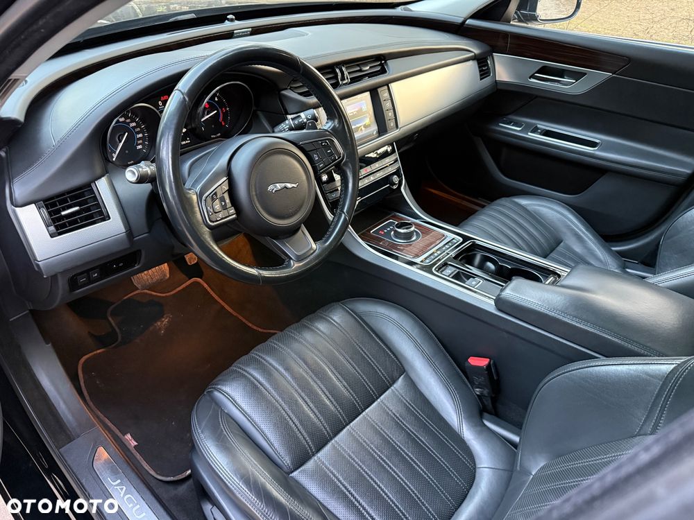Jaguar XF 3.0 TDV6 Portfolio - 16