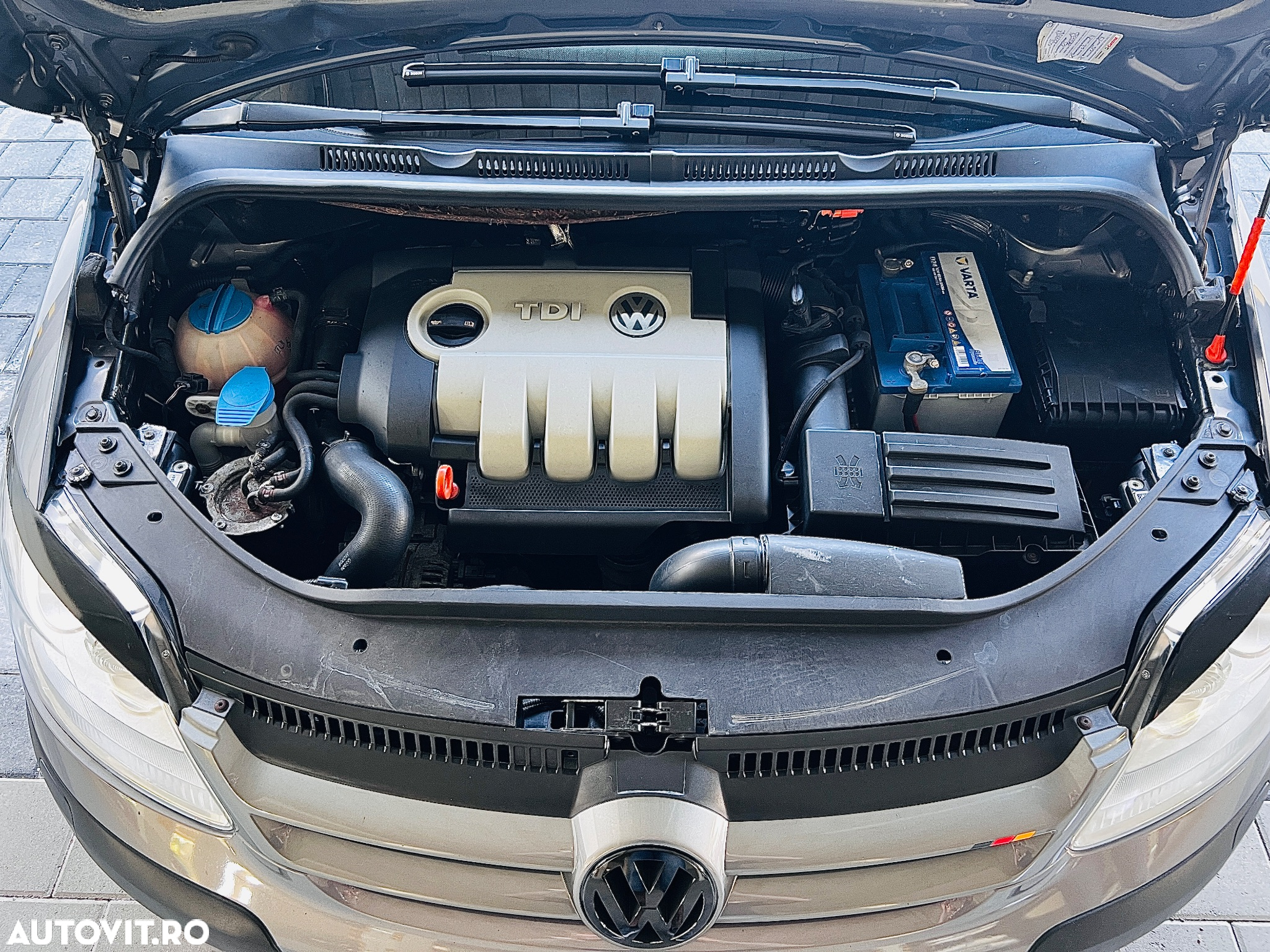 Volkswagen Golf Plus 1.9 TDI Sportline DSG - 14