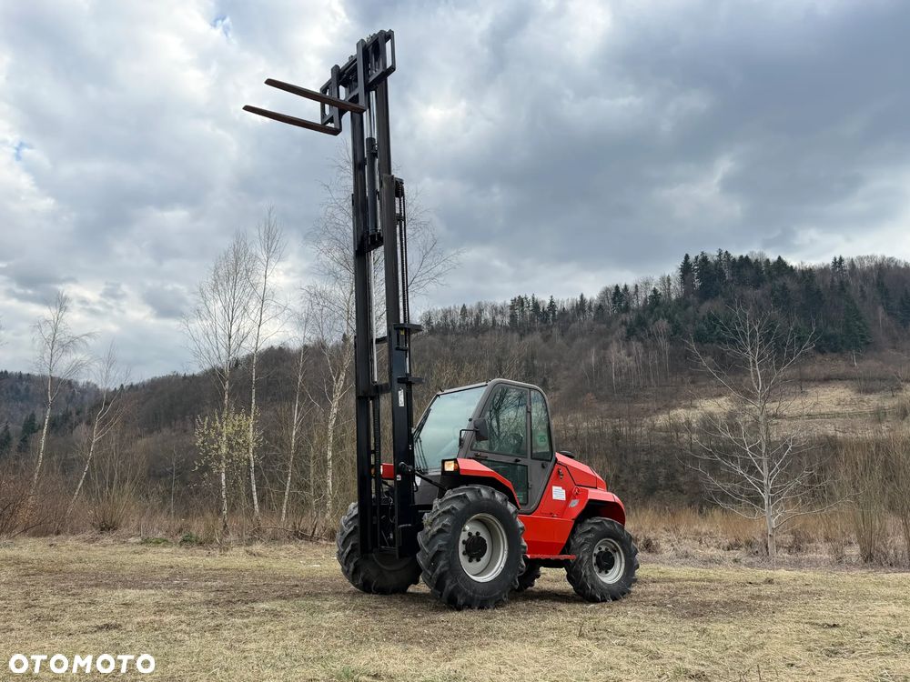 Manitou M30-4 T Wózek Widłowy 4X4 TERENOWY. 1910mtg. Maszyna Jak Nowa! Maszt Triplex WOLNY SKOK! 2016rok. z Norweskiego Gospodarstwa. Silnik PERKINS TURBO 90km. DEKRA Aktualna 2026rok! 3 tony Udzwig! Posuw wideł Hydrauliczny! Jazda REWERS+4 biegi. Ani deka luzów czy wycieków! Zadbana Maszyna! Okazja. Podzespoły jak Nowe tłoczyska suche! 5,5 wys. Podnoszenia - 35
