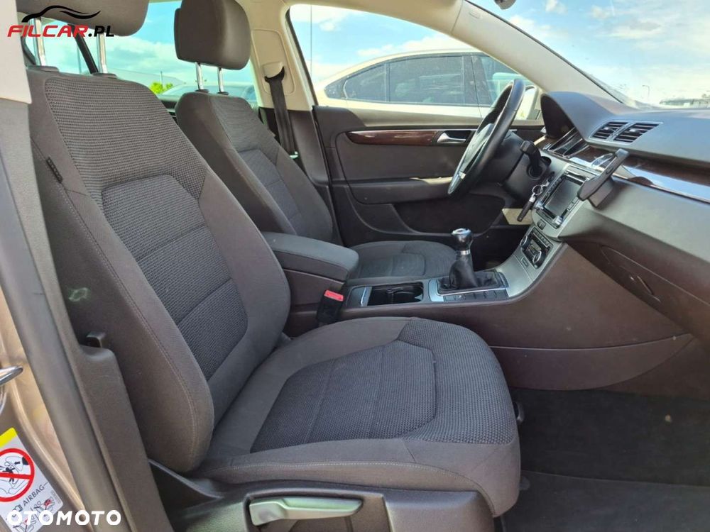 Volkswagen Passat - 14