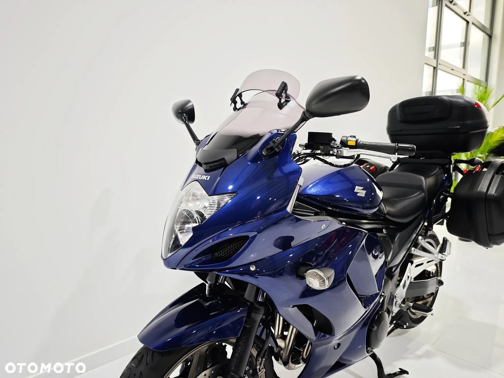 Suzuki GSX - 11
