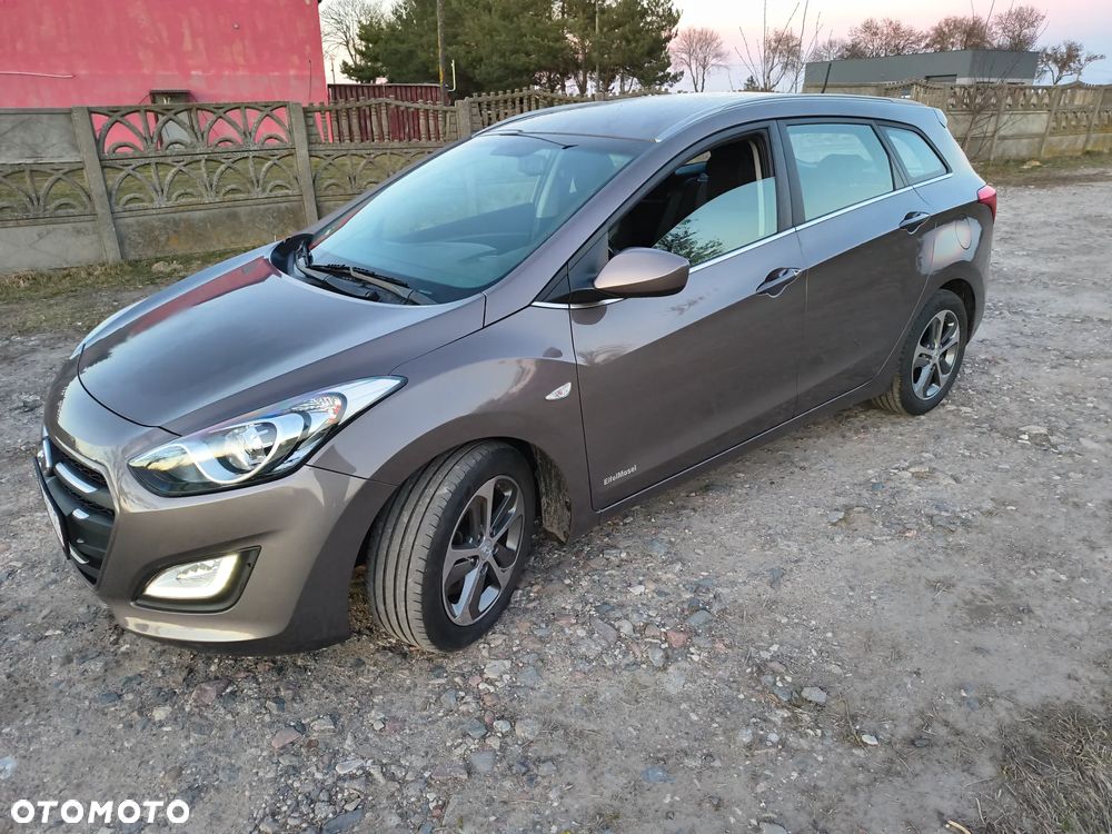 Hyundai i30 1.6 CRDi Fifa World Cup Edition - 18
