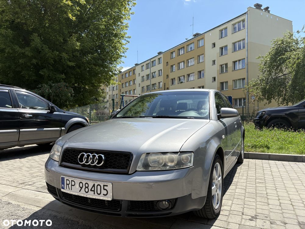 Audi A4 Limousine - 1