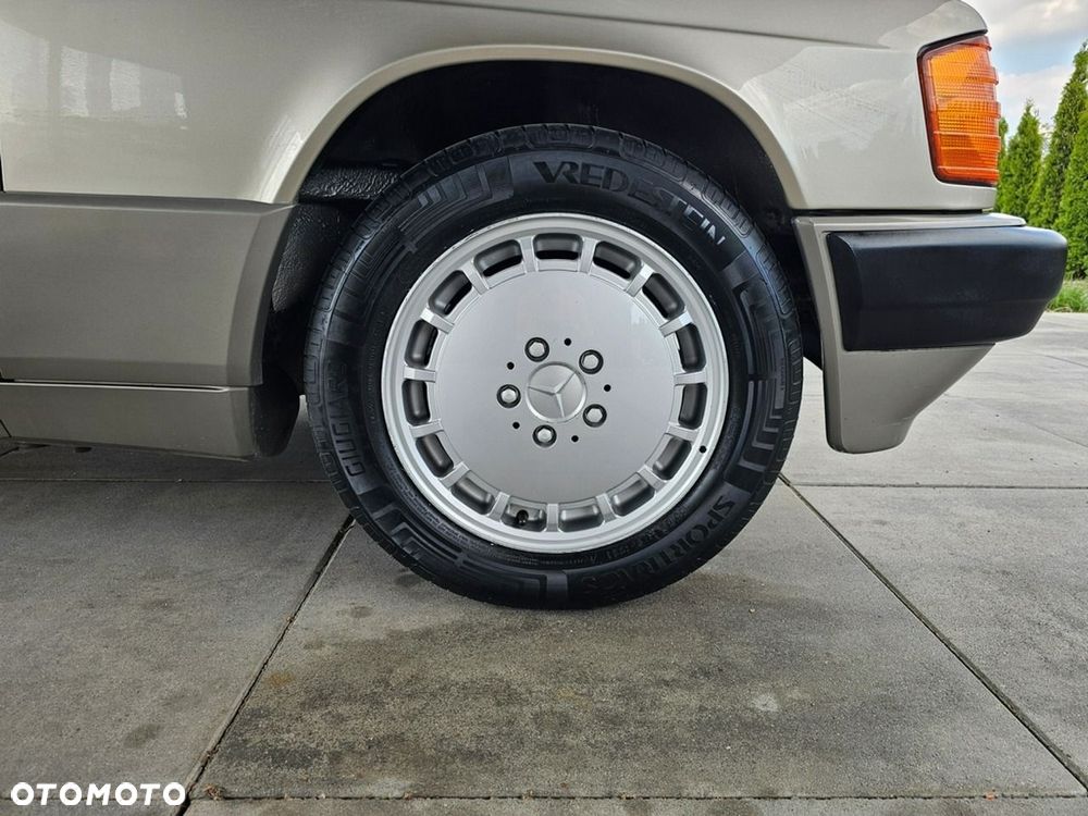 Mercedes-Benz W201 (190) - 11