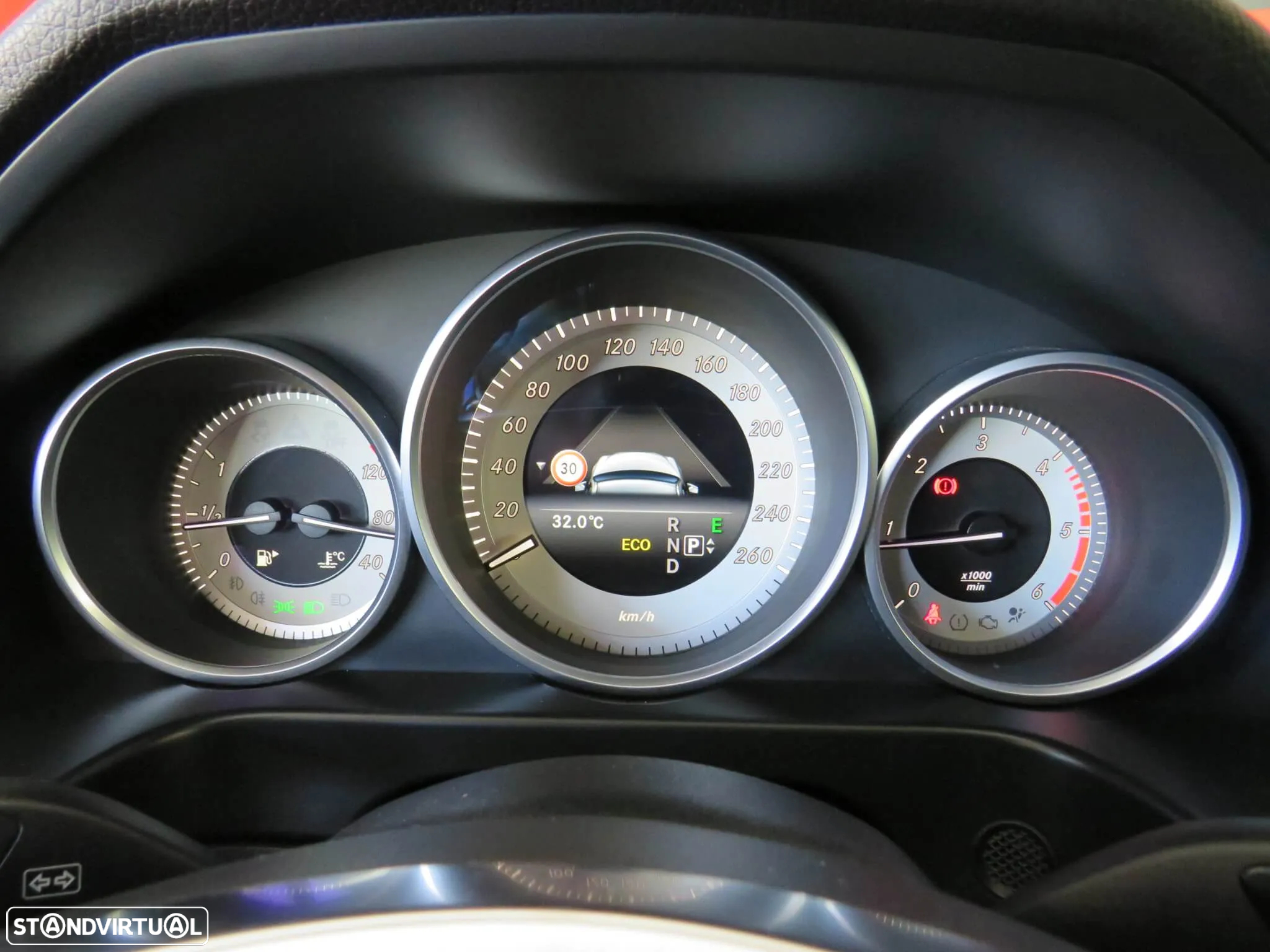 Mercedes-Benz E 250 BlueTEC Avantgarde Auto. - 19