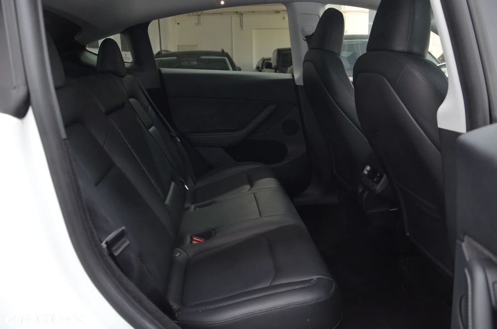 Tesla Model Y Long Range Dual Motor AWD - 14