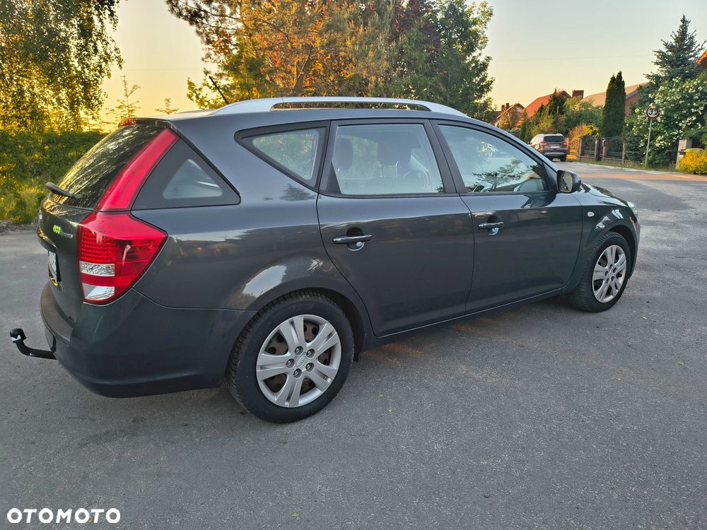 Kia Ceed - 4