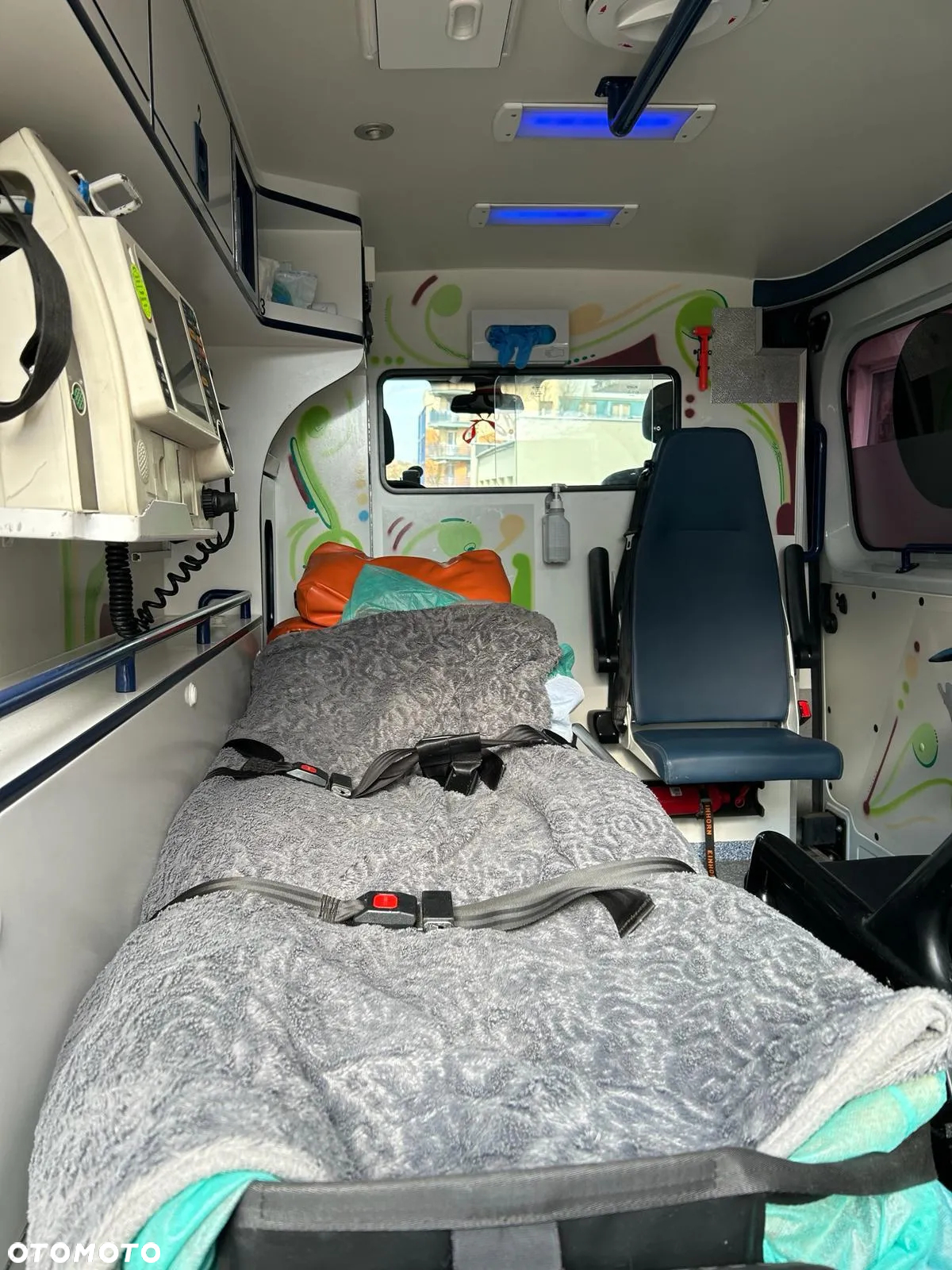 Renault Master Karetka Ambulans - 12