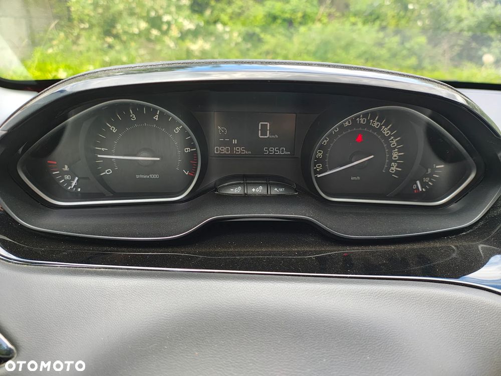 Peugeot 208 - 14