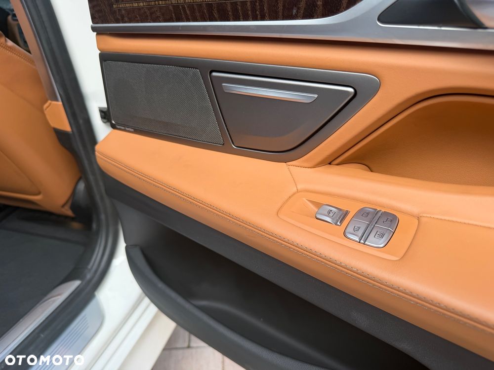 BMW Seria 7 740Li - 8