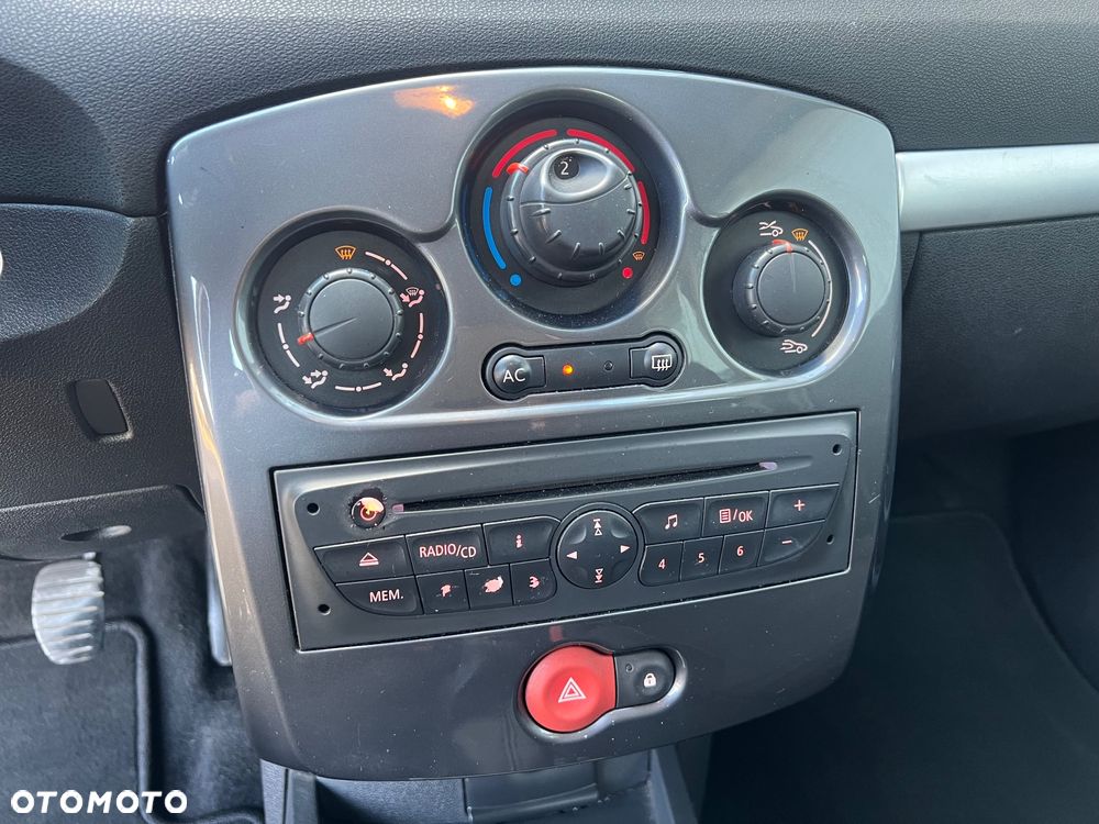 Renault Clio 1.2 16V Alize - 23