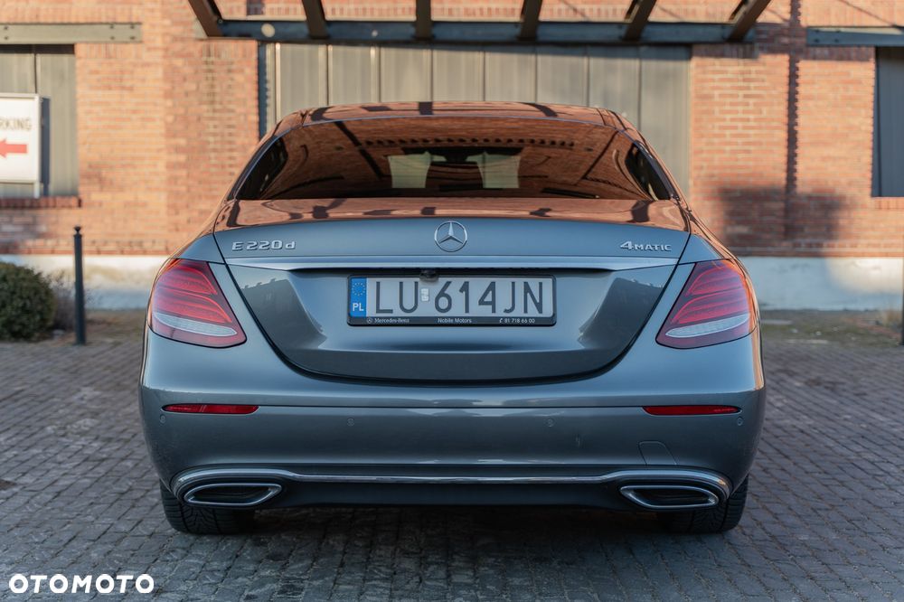 Mercedes-Benz Klasa E 220 d 4-Matic Business Edition 9G-TRONIC - 39
