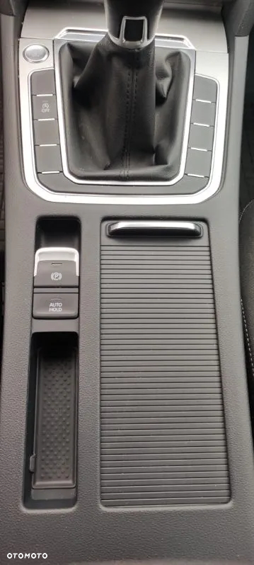 Volkswagen Passat 2.0 TDI SCR Comfortline - 14