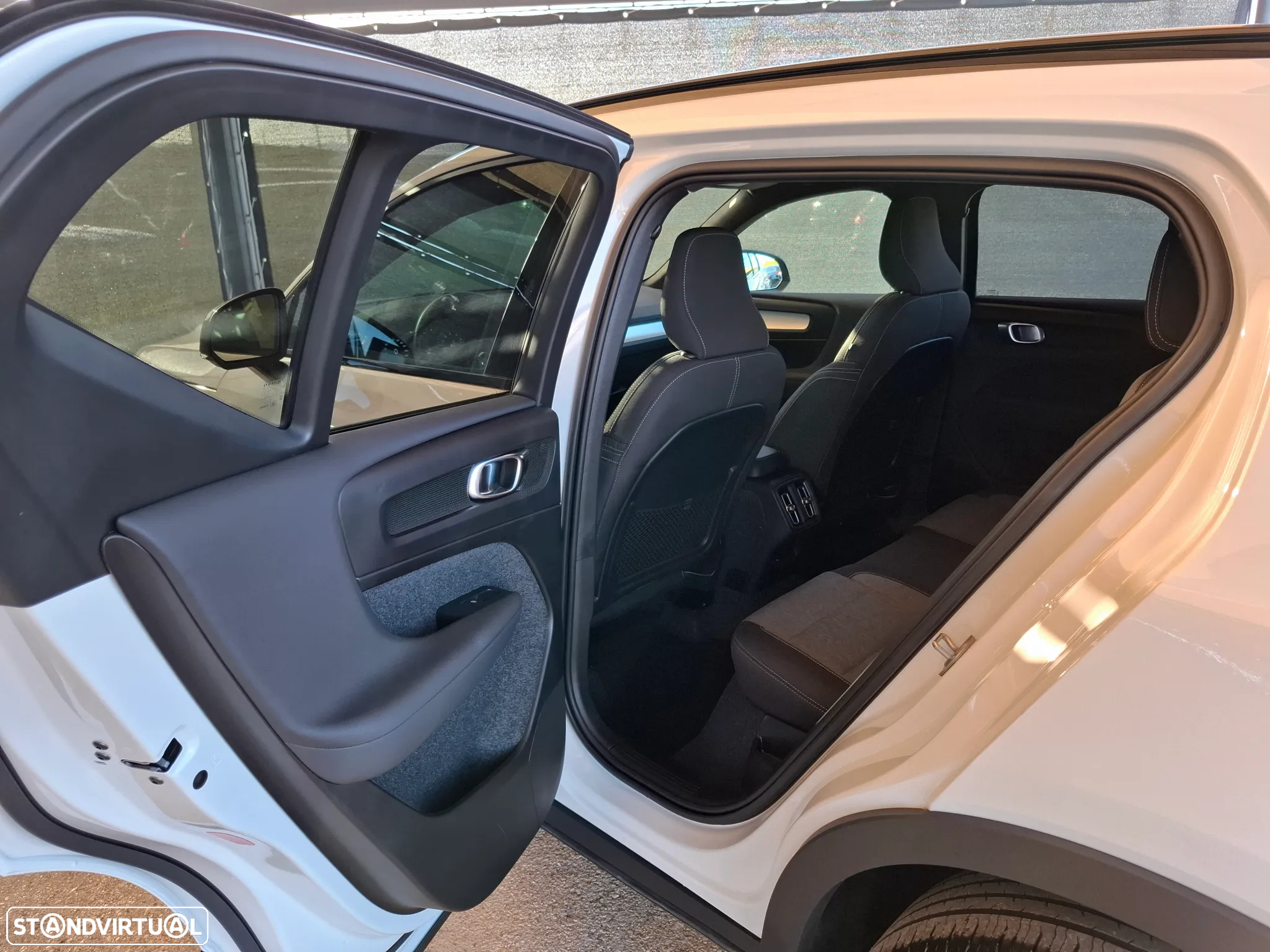 Volvo XC 40 1.5 T2 Plus Dark Auto - 32
