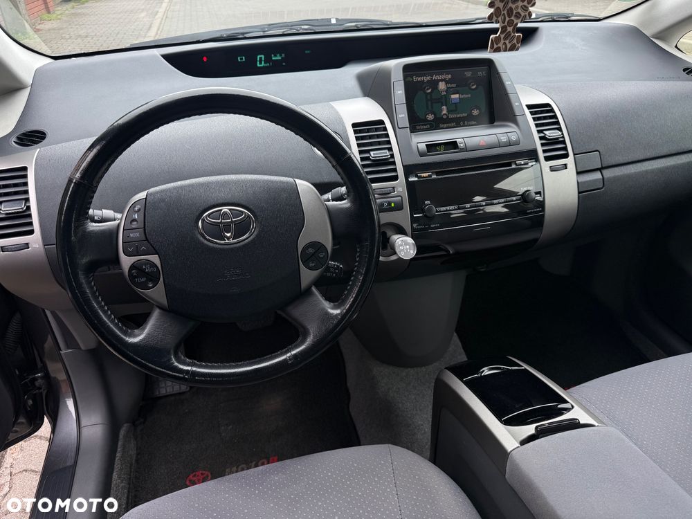 Toyota Prius (Hybrid) - 5