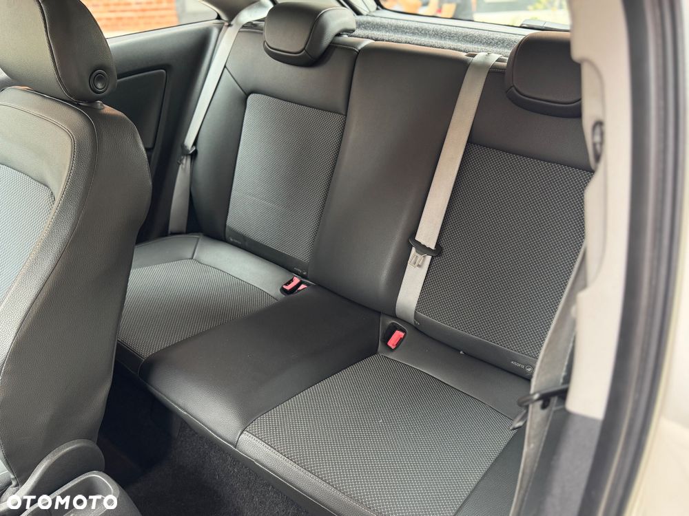 Opel Corsa 1.2 16V Cosmo - 11