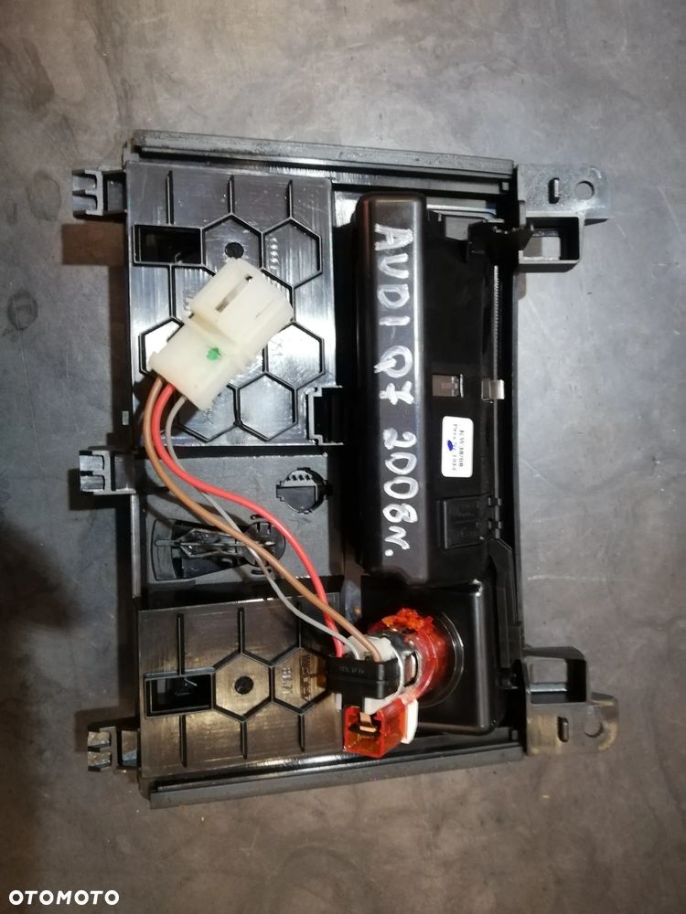 POPIELNICZKA AUDI Q7 4L0857985 - 2