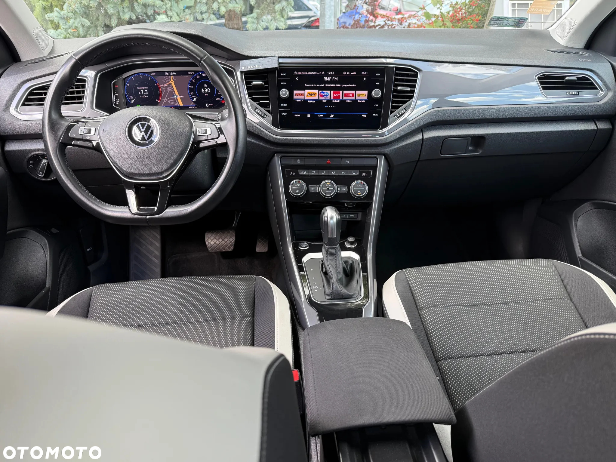 Volkswagen T-Roc - 8