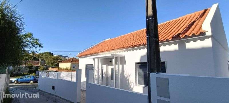 Moradia em Rio de Mouro - Grande imagem: 2/3