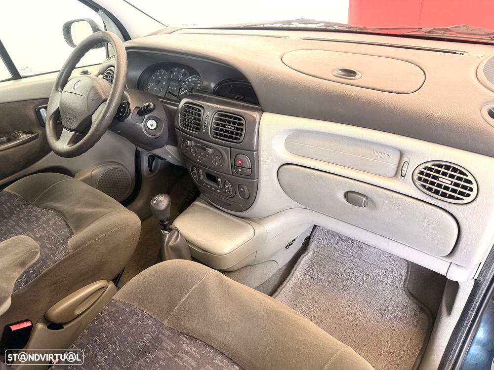 Renault Scénic 1.4 16V Conquest - 11