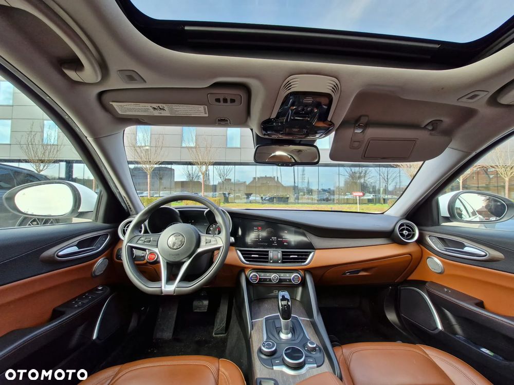Alfa Romeo Giulia 2.0 Turbo 16V AT8-Q4 Sprint - 1