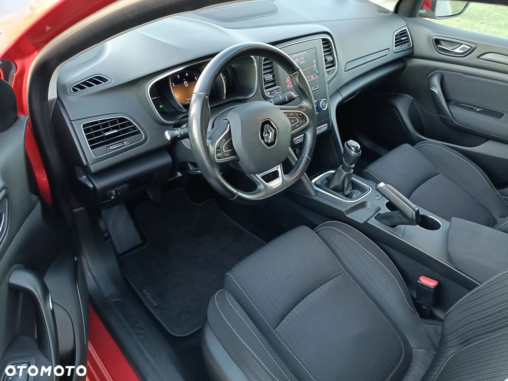 Renault Megane TCe 140 GPF LIMITED - 6