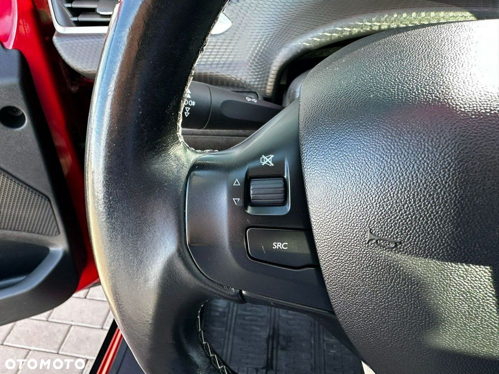 Peugeot 2008 1.2 Pure Tech Allure S&S - 22