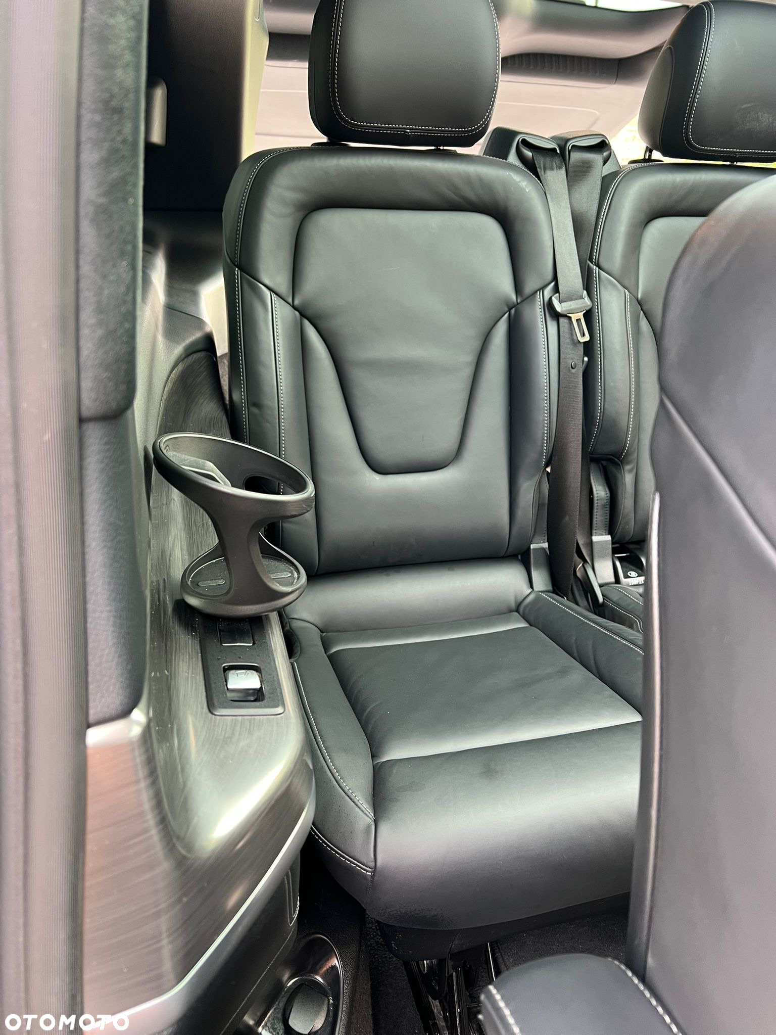 Mercedes-Benz Klasa V 300 d 4-Matic Exclusive 9G-Tronic (d³ugi) - 32