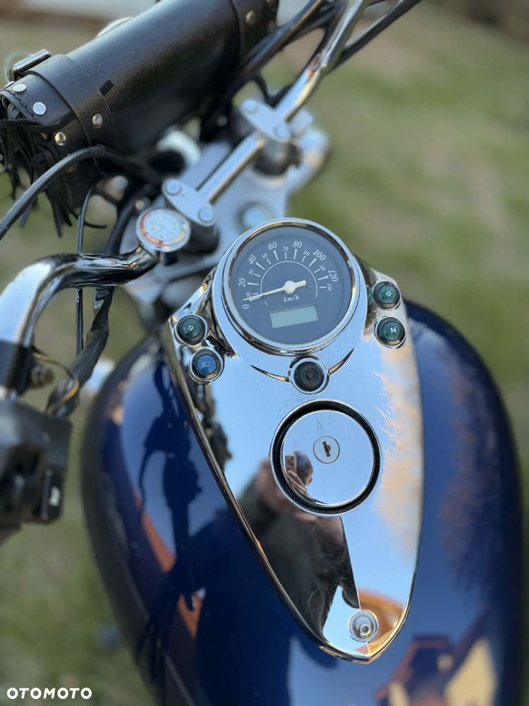 Suzuki Intruder - 27