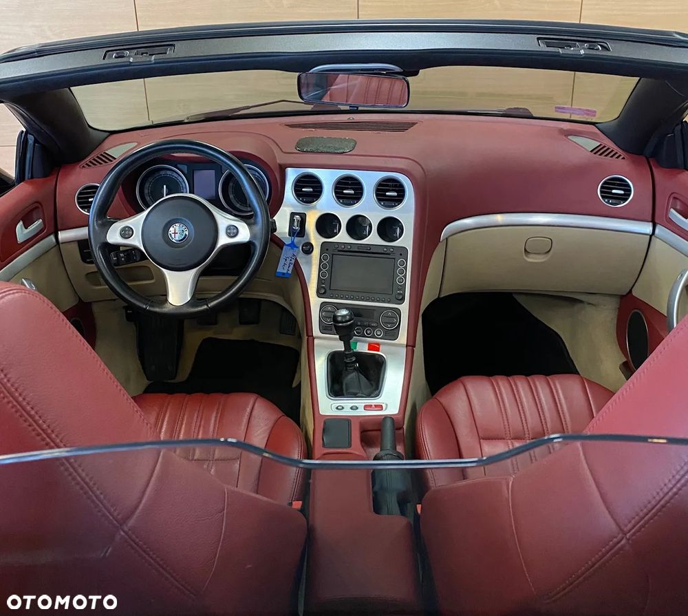 Alfa Romeo Spider 3.2JTS Q4 - 12