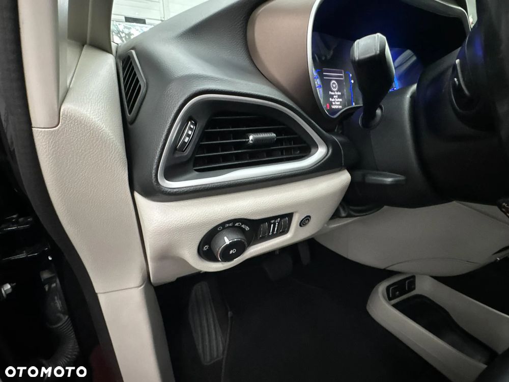 Chrysler Pacifica - 9