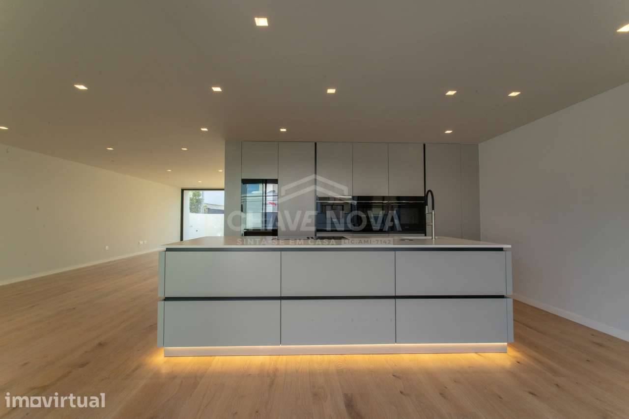 Moradia Geminada V3 Nova em Canidelo a 100m Praias (1ª Linha do Mar) - Grande imagem: 2/60