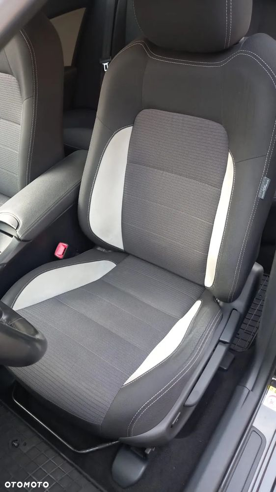 Toyota Avensis - 16
